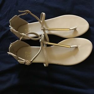 Sandal with zipper back